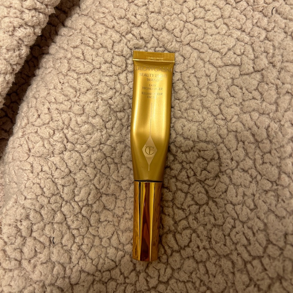 Charlotte Tilbury
Beauty Highlighter Wand